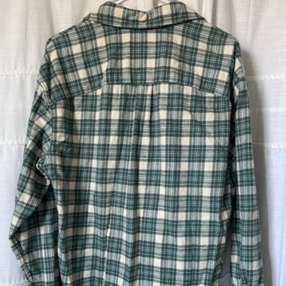 Abercrombie & Fitch Green and White Plaid Casual Button Down Shirt - Picture 2 of 3